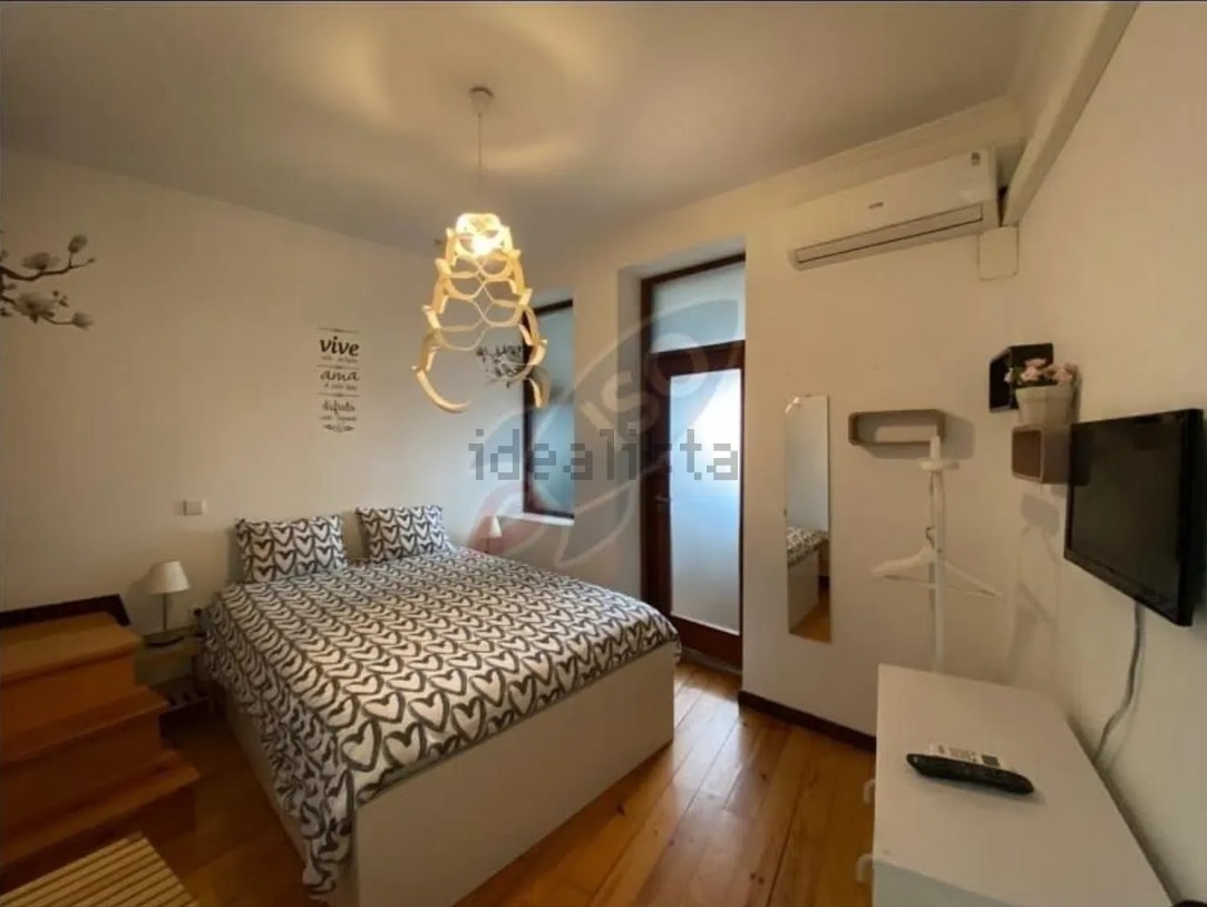 Arrendamento de apartamento T0 em Rua Santa Catarina - Centro do Porto